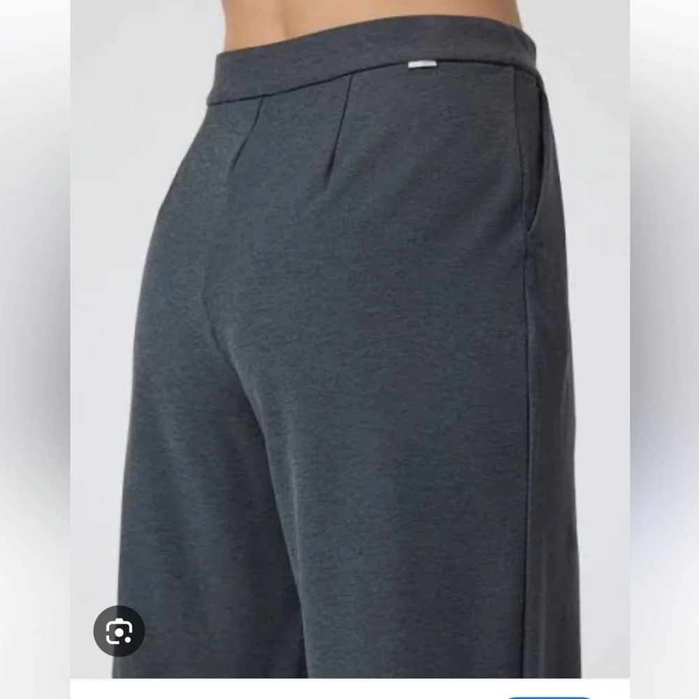 Vuori Women's Elevation Trousers - Picture 3 of 6